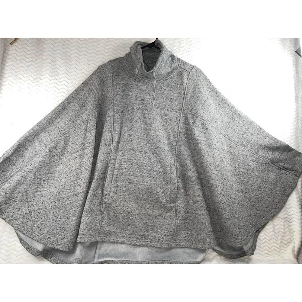Ugg women’s great poncho size medium/ large